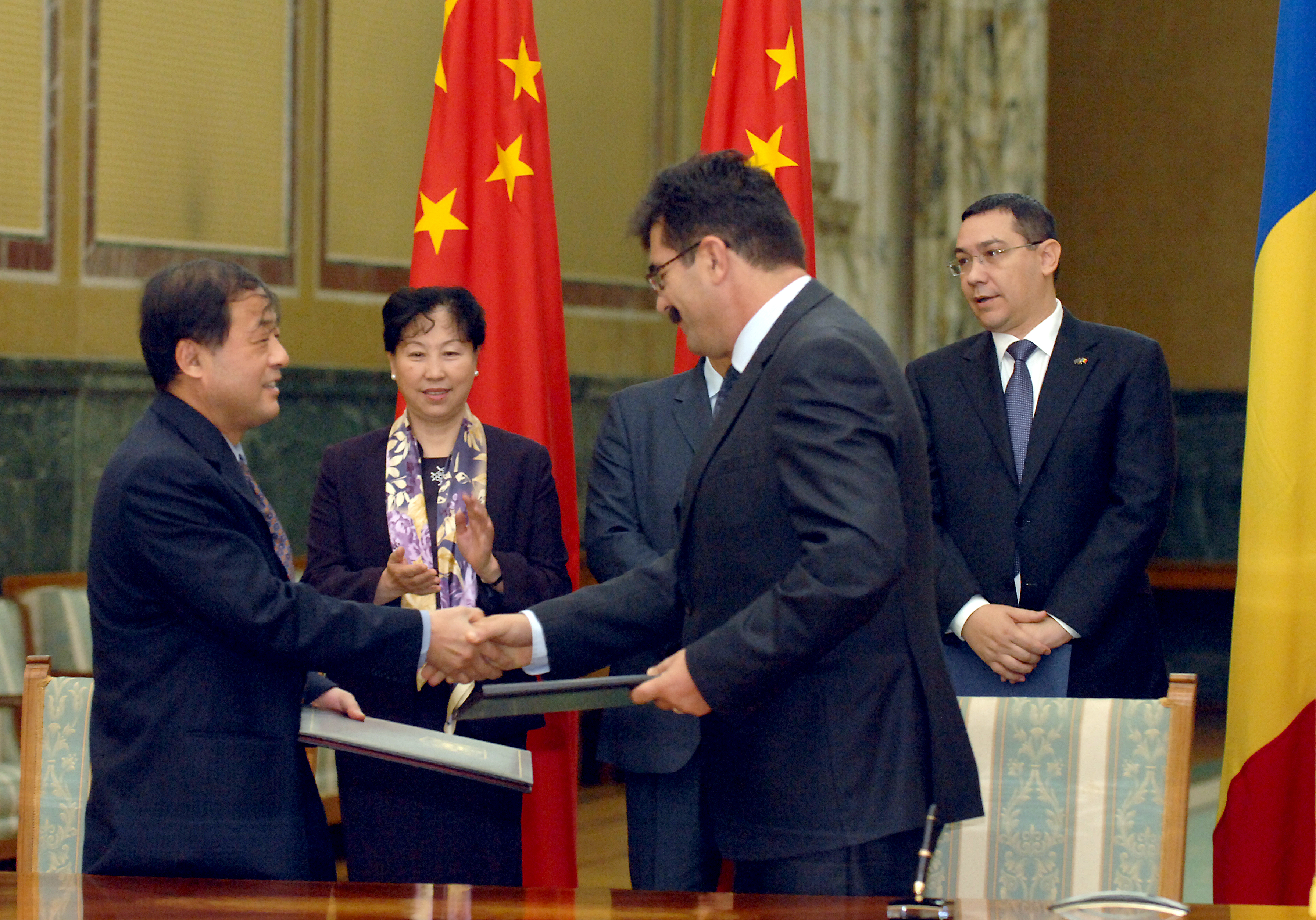 CE Oltenia şi China Huadian au semnat acordul de construcţie a noului grup energetic la Rovinari