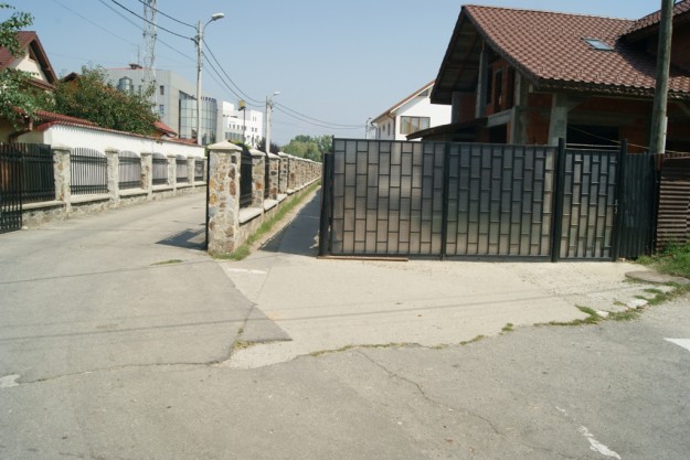 Intrarea din strada Vasile Alecsandri
