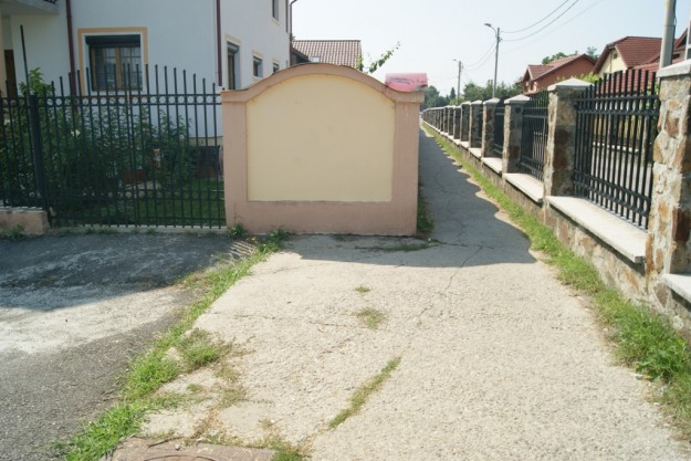 Pe aici trec zilnic sute de copii care vin din cartierul Debarcader către Școala Sf. Nicolae