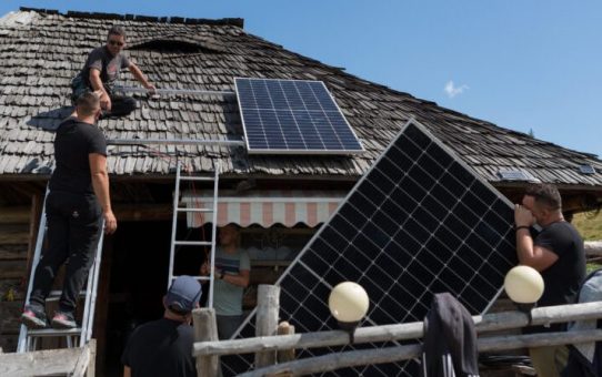 38.000 de gorjeni pe „lista speranței” RePowerEU: Ghid complet despre cine primește panouri gratuite și de ce hârțogăria statului s-ar putea lovi de refuzul firmelor