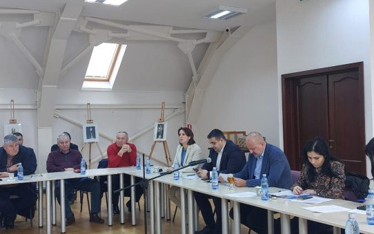 Gorjul „pe credit”: 37 de milioane de lei pentru drumuri, mutări strategice la Spitalul Județean și un pariu pe turismul de tip „hop-on hop-off”