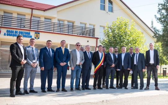 TURCENI- Democrația pe WhatsApp și nota de plată de 184 de milioane de lei: În timp ce primarul admite că străzile din Turceni sunt pline de gropi, Consiliul Local votează de urgență bulevarde de lux și foraje fără finanțare