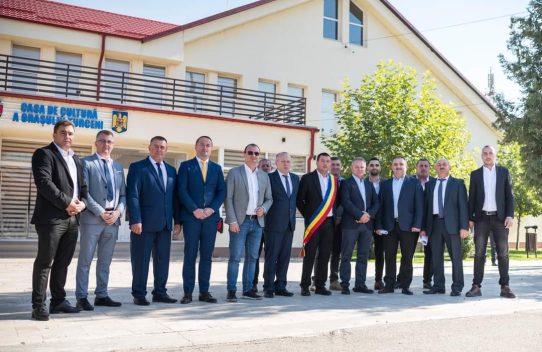 TURCENI- Democrația pe WhatsApp și nota de plată de 184 de milioane de lei: În timp ce primarul admite că străzile din Turceni sunt pline de gropi, Consiliul Local votează de urgență bulevarde de lux și foraje fără finanțare