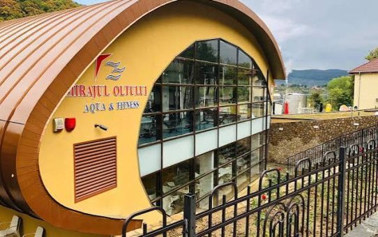 FABRICA DE BANI DIN STAȚIUNILE DE LUX ALE VÂLCII: Cum s-au pompat zeci de milioane de euro din fonduri publice în Călimănești, Olănești și Voineasa pentru a hrăni afaceri private de partid
